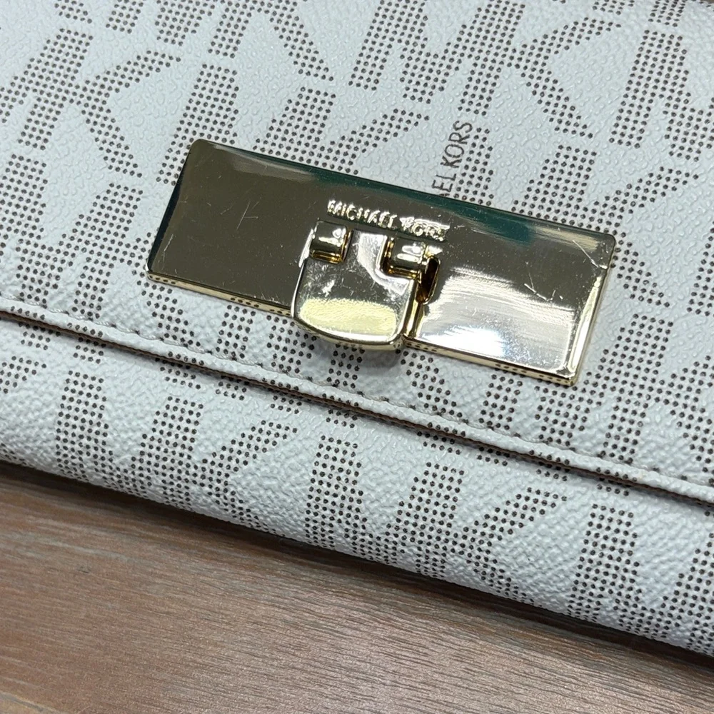 Michael Kors White and Gold Logo Wallet - Picture 2 of 10